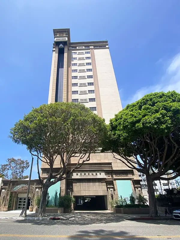 Huntley Hotel Santa Monica Beach — backstory