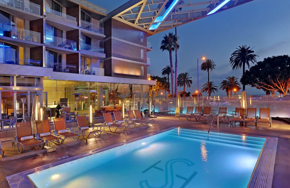 Shore Hotel, the pool