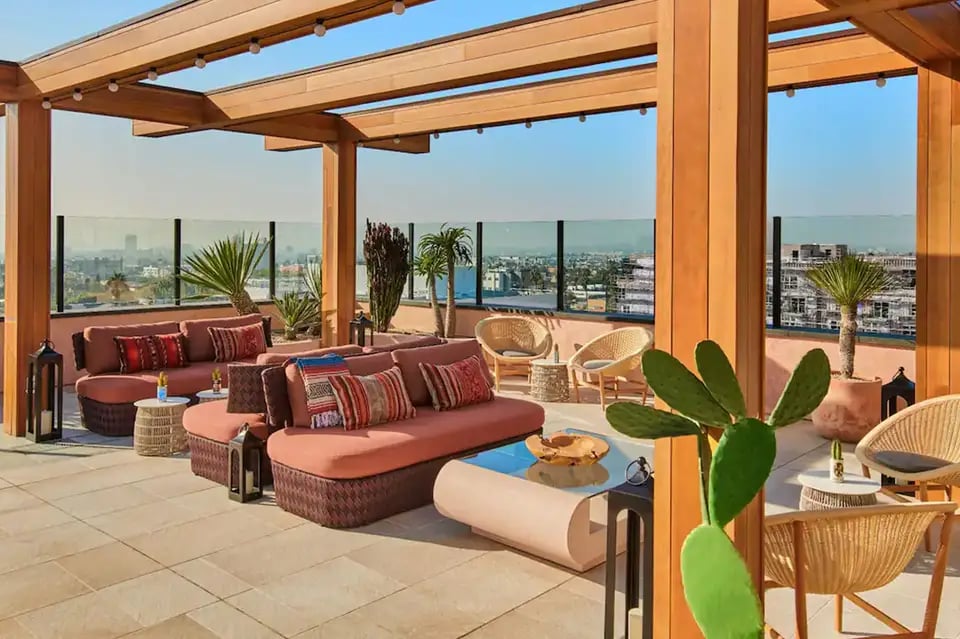 HOLLYWOOD VOLUME, a Tribute Portfolio Hotel — vibe