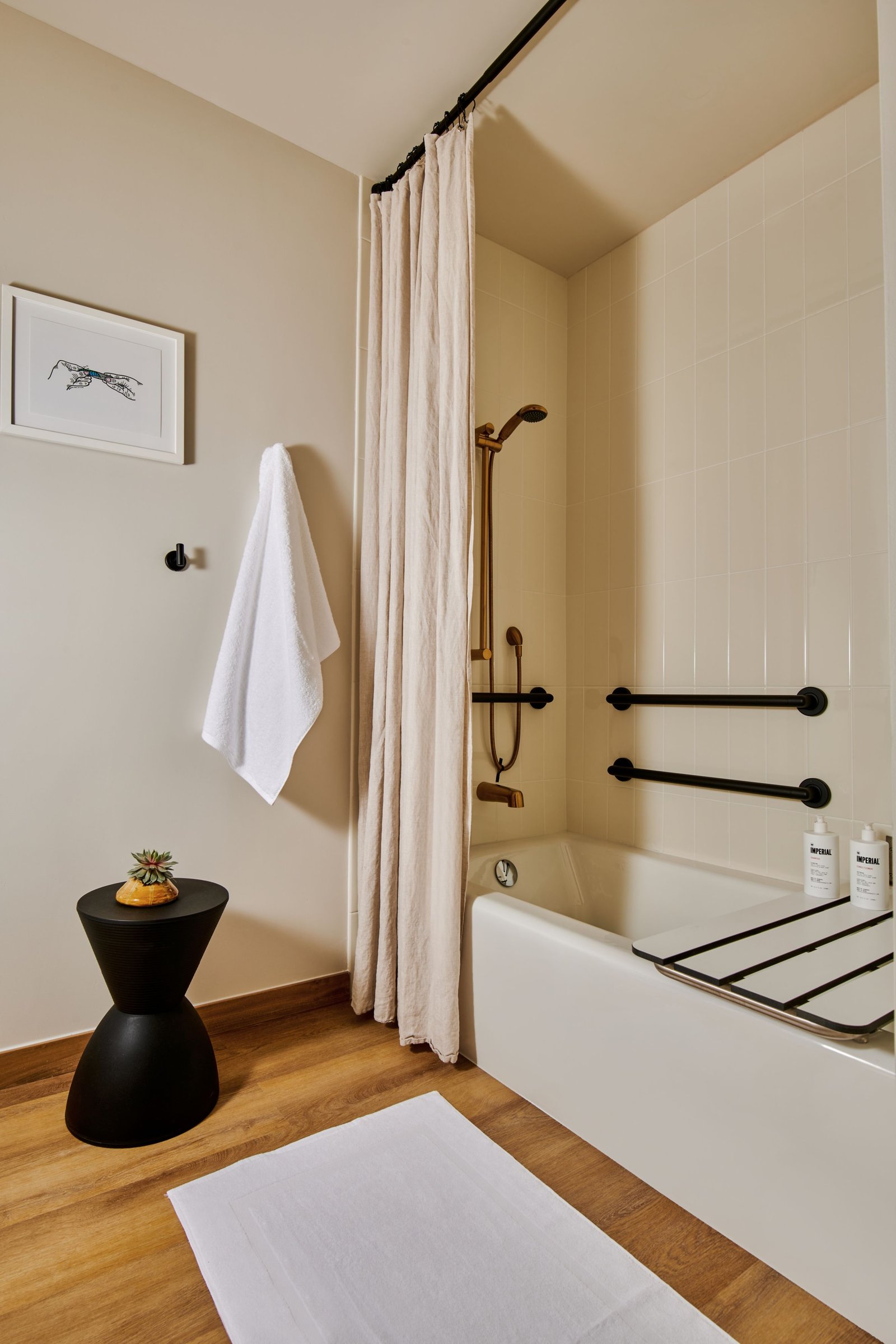 HOLLYWOOD VOLUME, a Tribute Portfolio Hotel — rooms