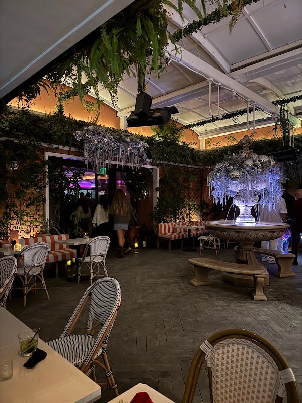 Whisky Hotel Hollywood — vibe