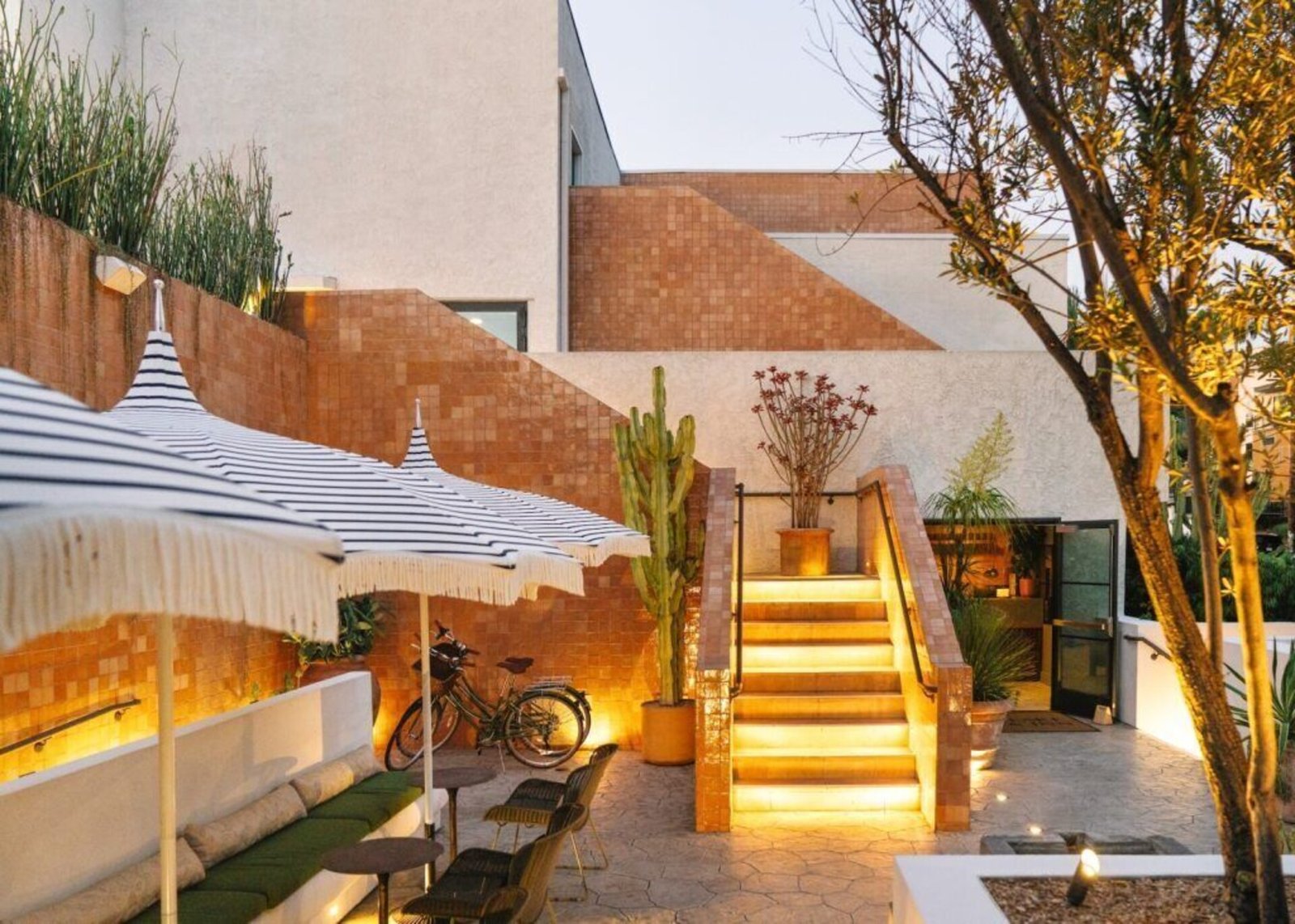 Silver Lake Pool & Inn — vibe