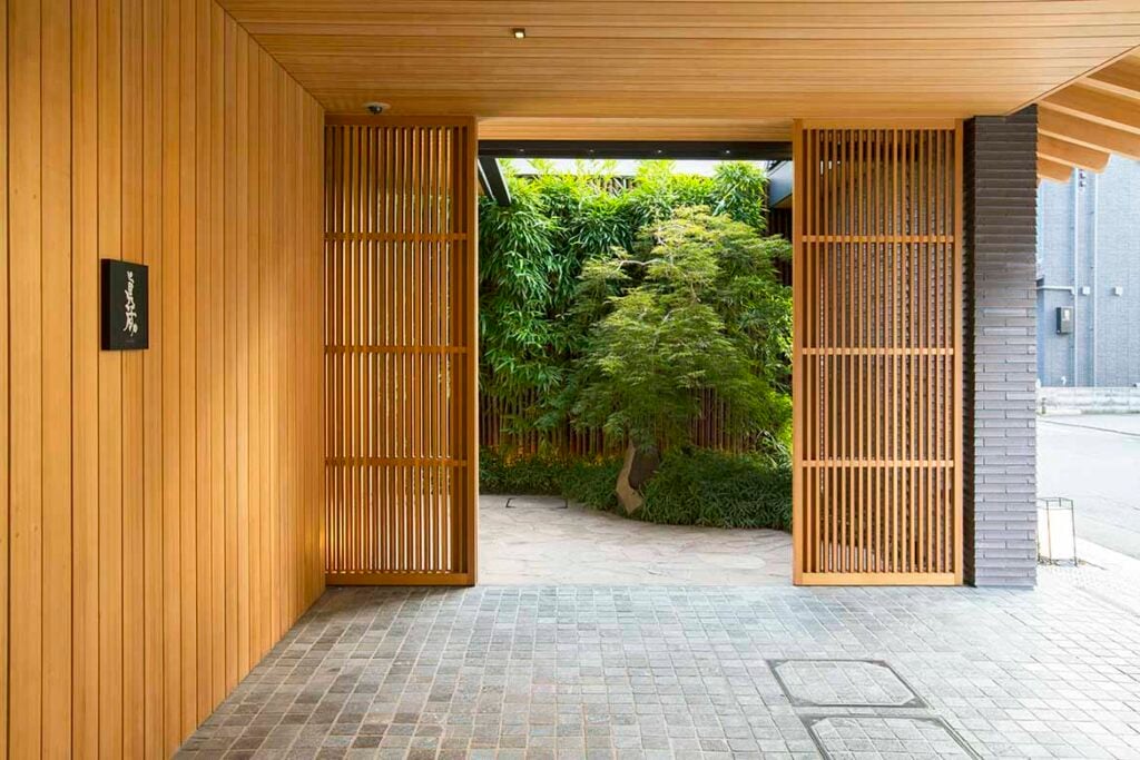Garrya Nijo Castle — vibe