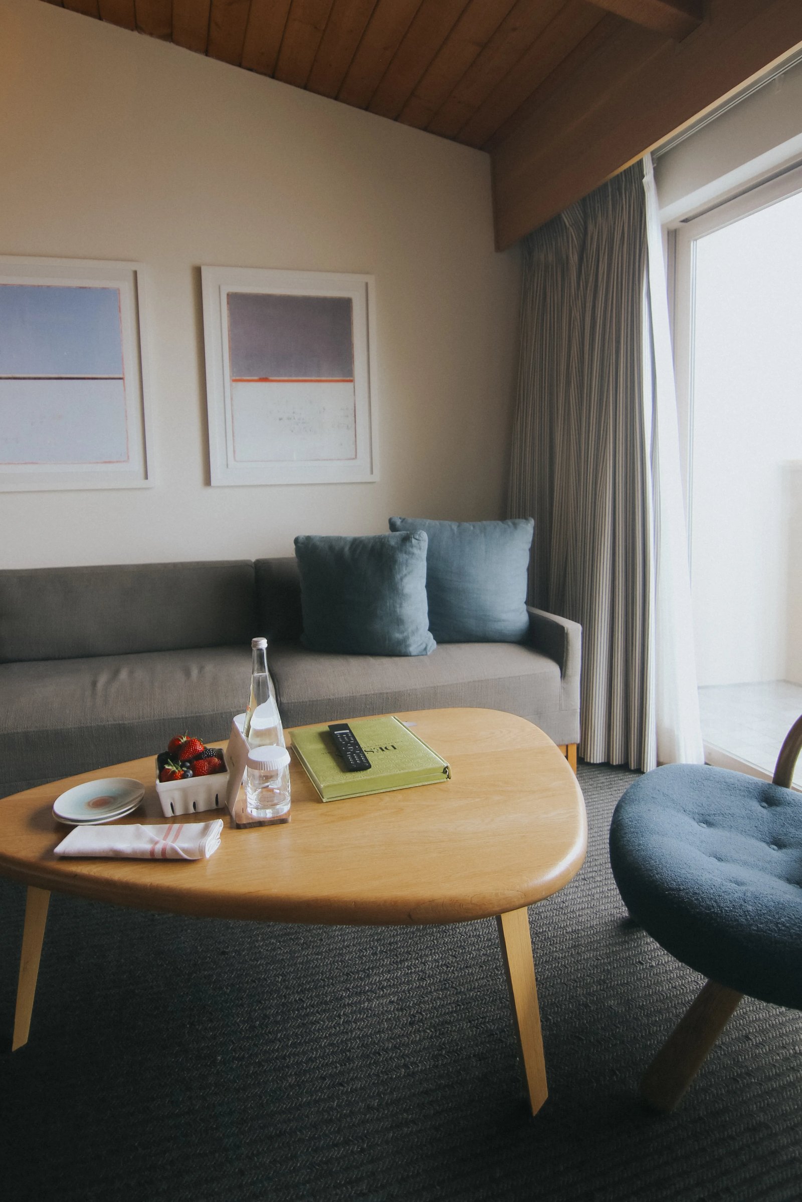 Malibu Beach Inn — rooms