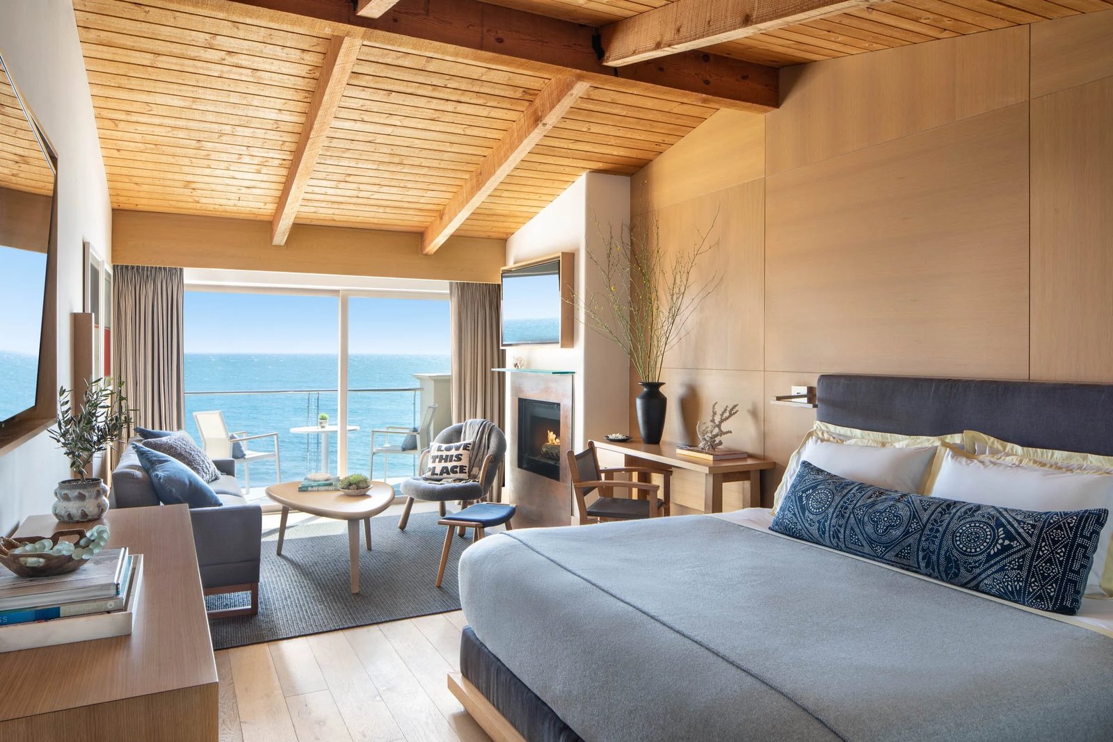 Malibu Beach Inn — rooms