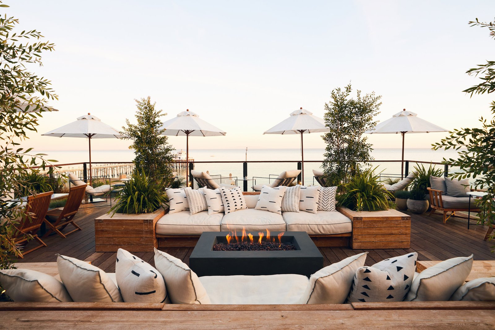 The Surfrider Hotel — vibe