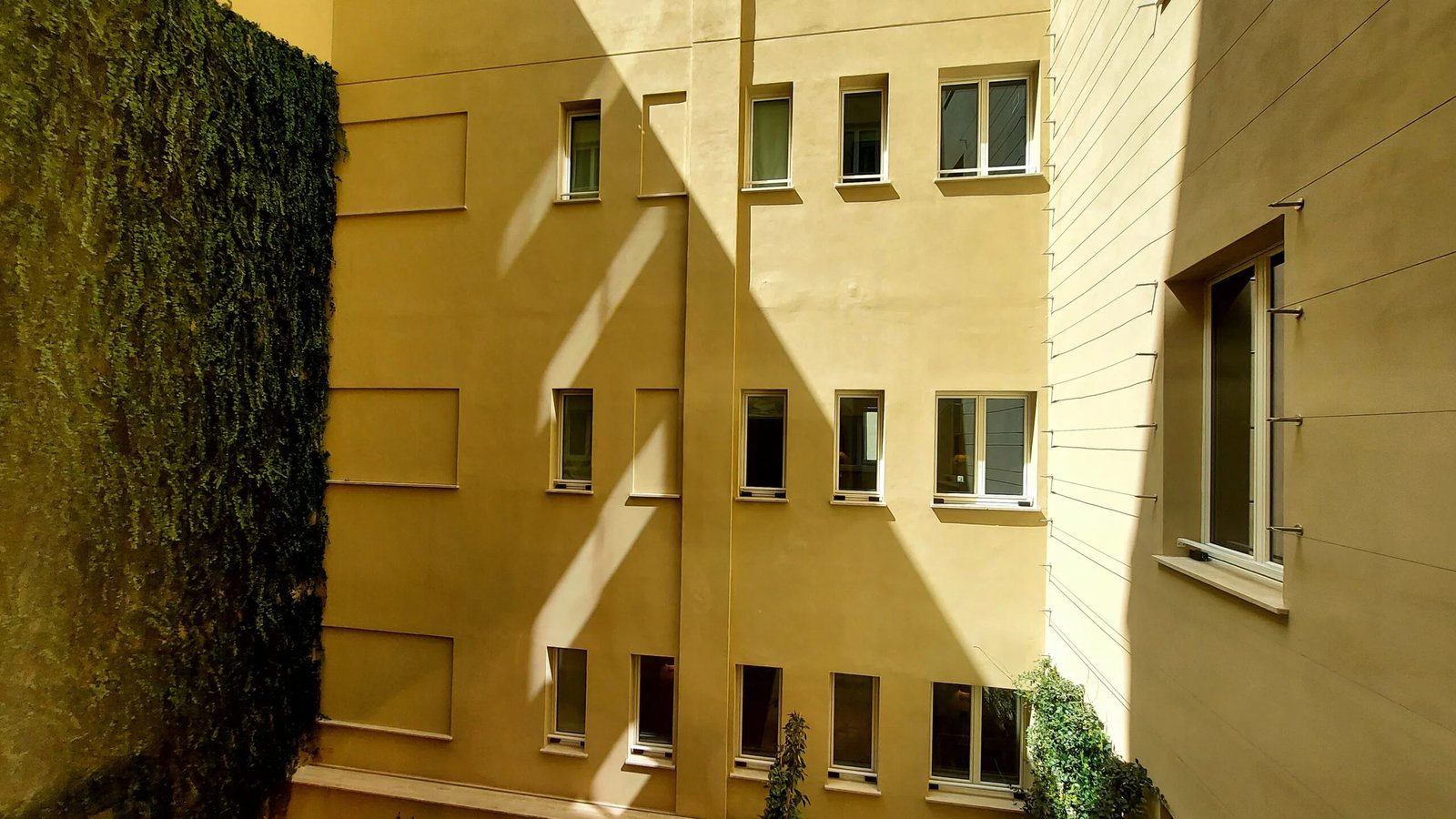 Hotel Casa Monti Roma — backstory