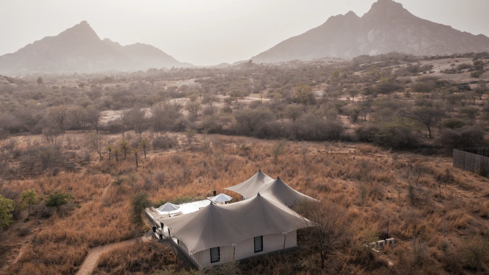 SUJÁN JAWAI Camp