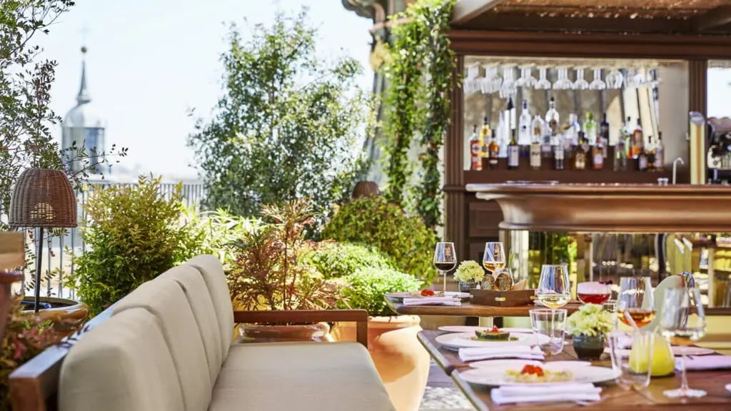 Four Seasons Hotel Madrid, at the table