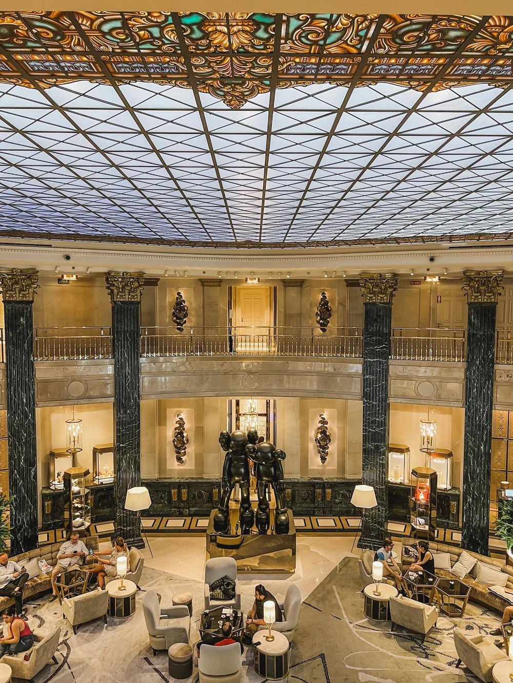 Four Seasons Hotel Madrid — vibe