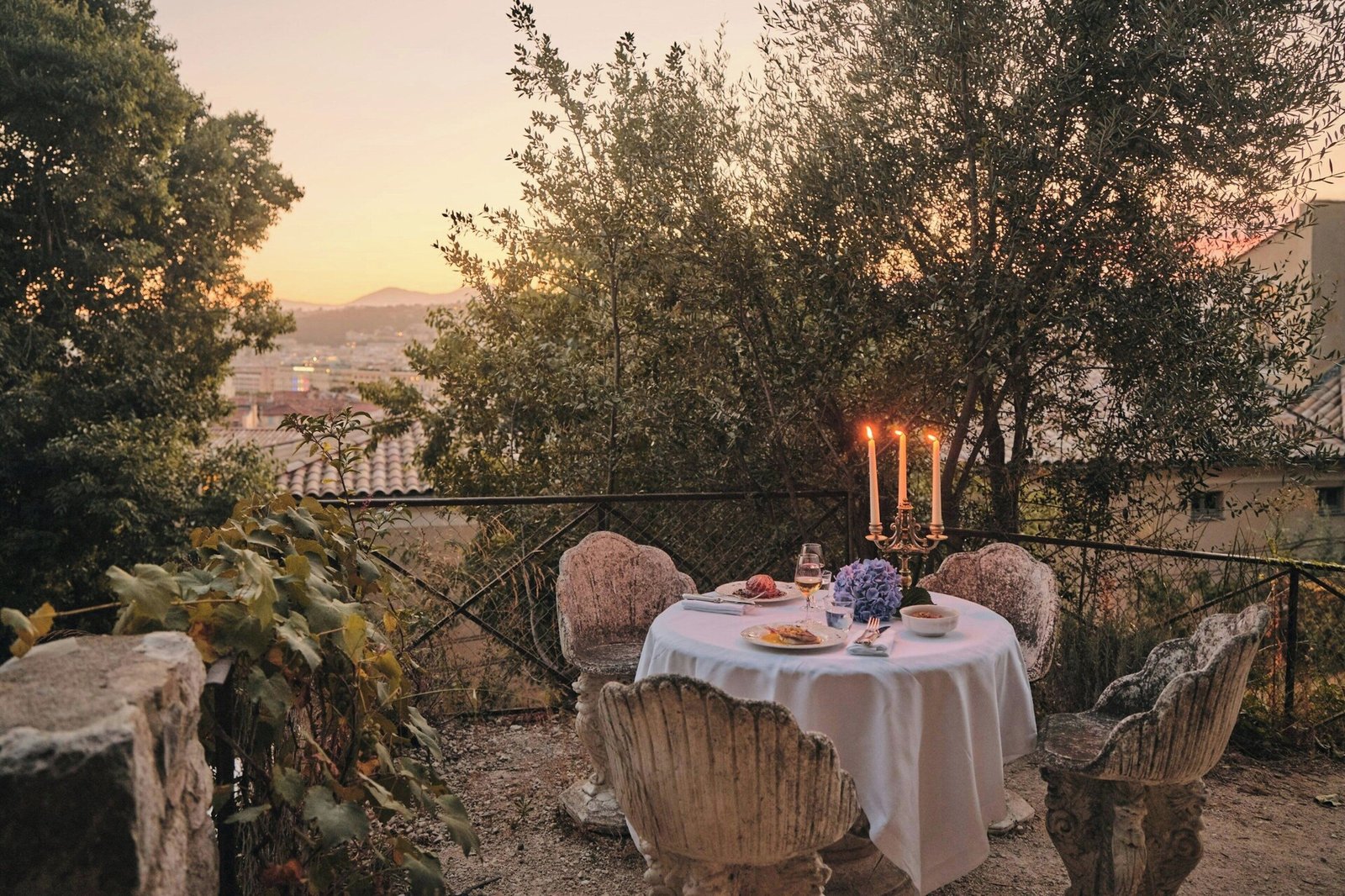 Hôtel du Couvent, Nice, at the table