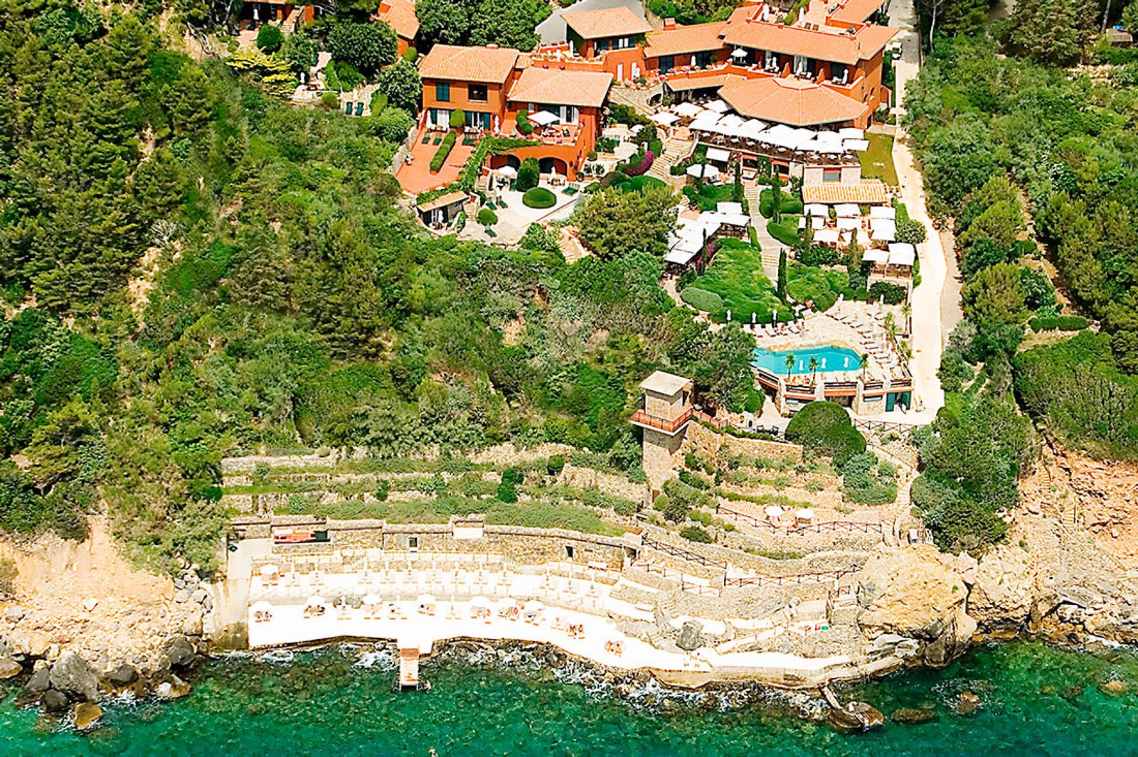 Hotel Il Pellicano — backstory
