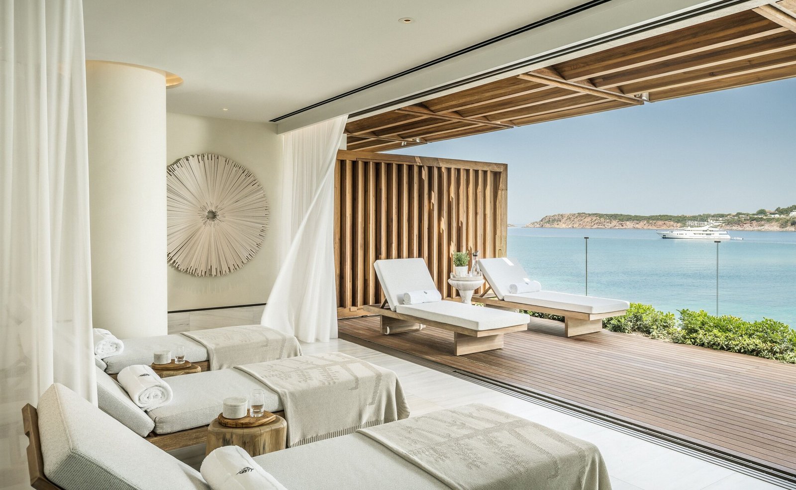Four Seasons Astir Palace Hotel Athens — vibe
