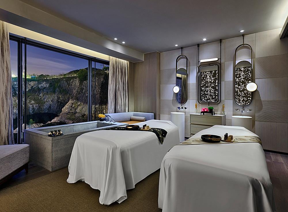 InterContinental Shanghai Wonderland, the spa and rooftop courts