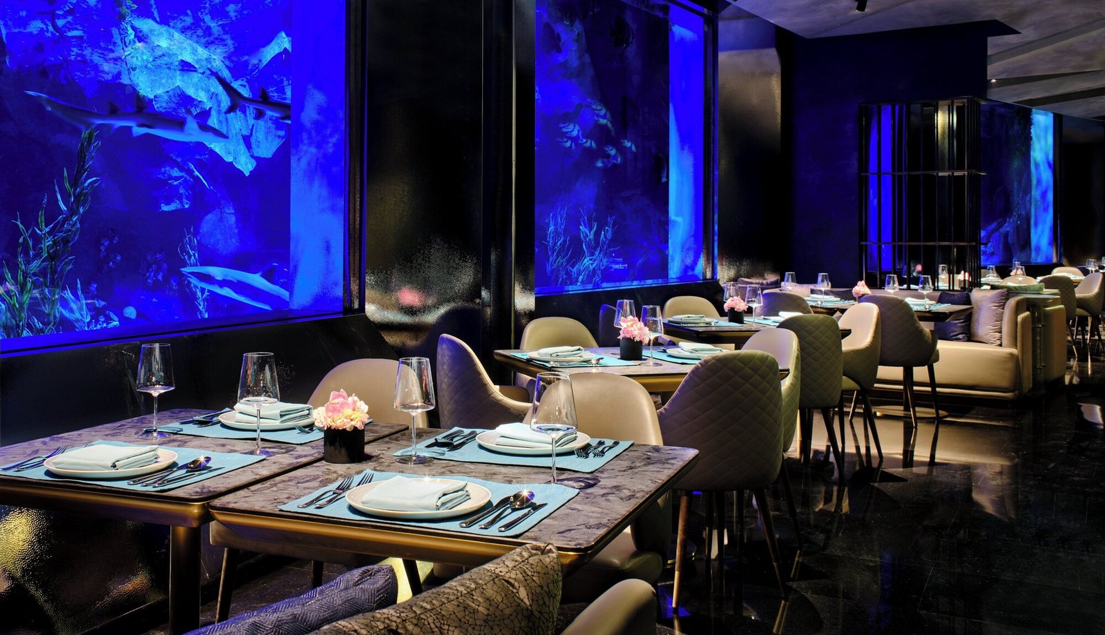 InterContinental Shanghai Wonderland, mr. fisher