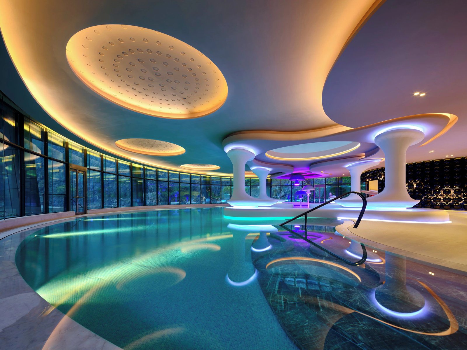 InterContinental Shanghai Wonderland, the pool