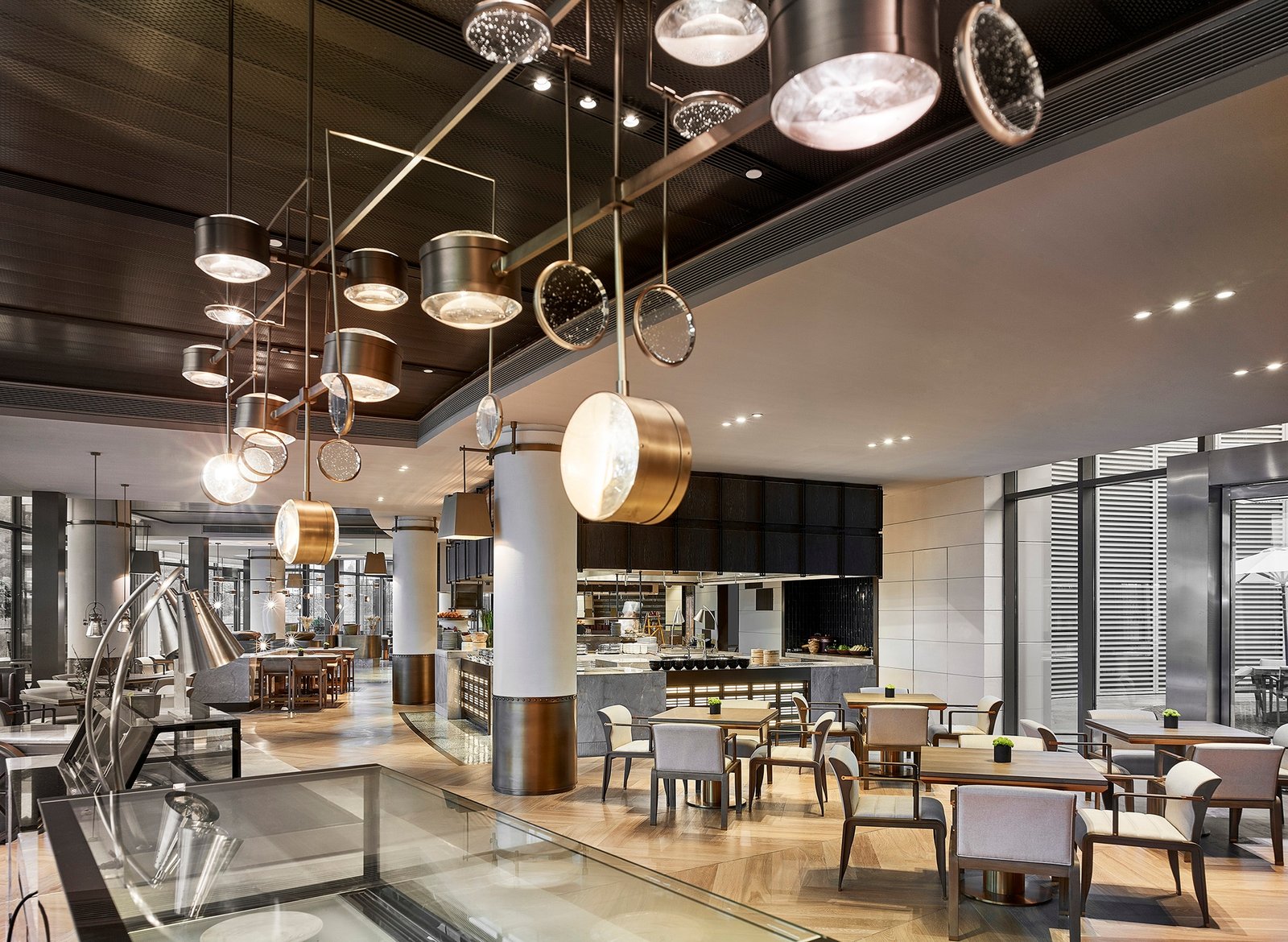 InterContinental Shanghai Wonderland, at the table