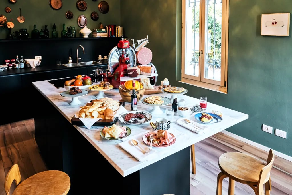 Casa Maria Luigia, at the table