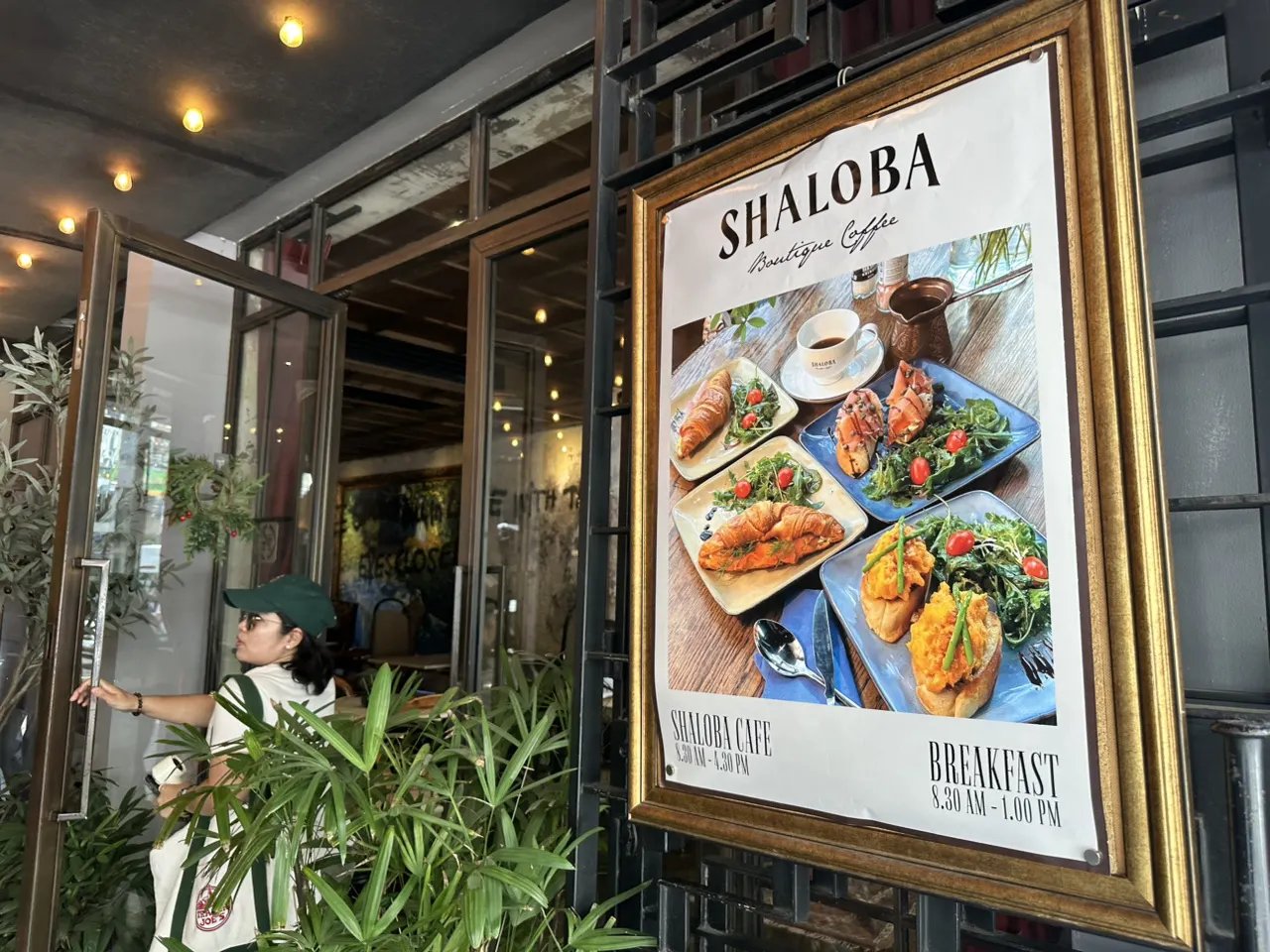 Baan Tuk Din Hotel — eat & drink