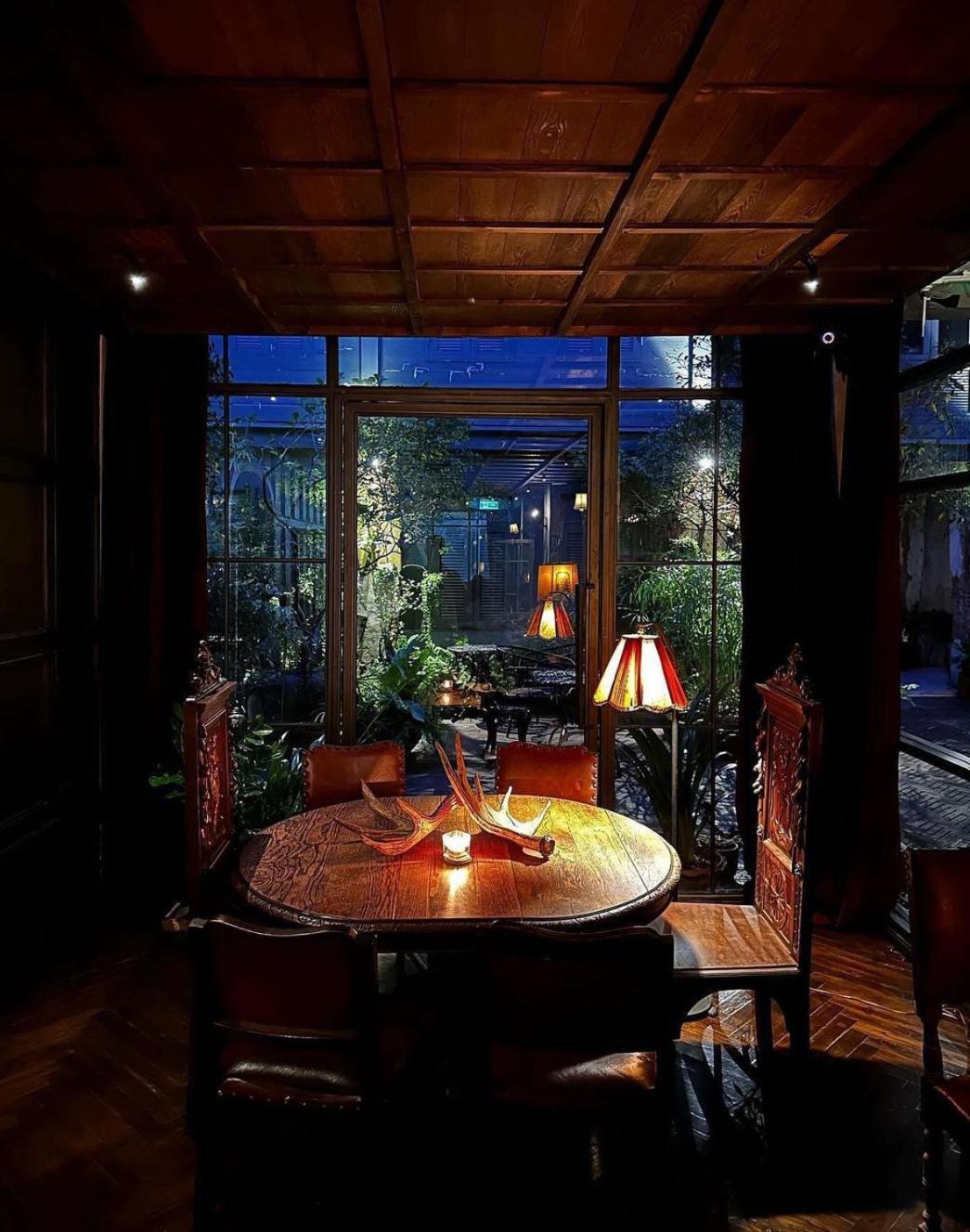 Baan Tuk Din Hotel — eat & drink