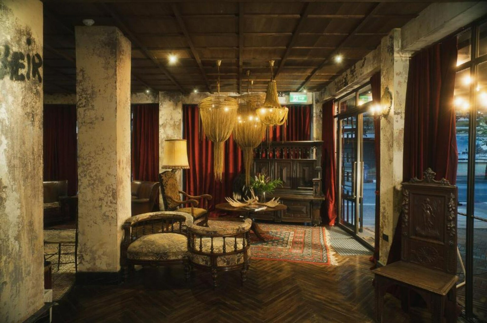Baan Tuk Din Hotel — eat & drink
