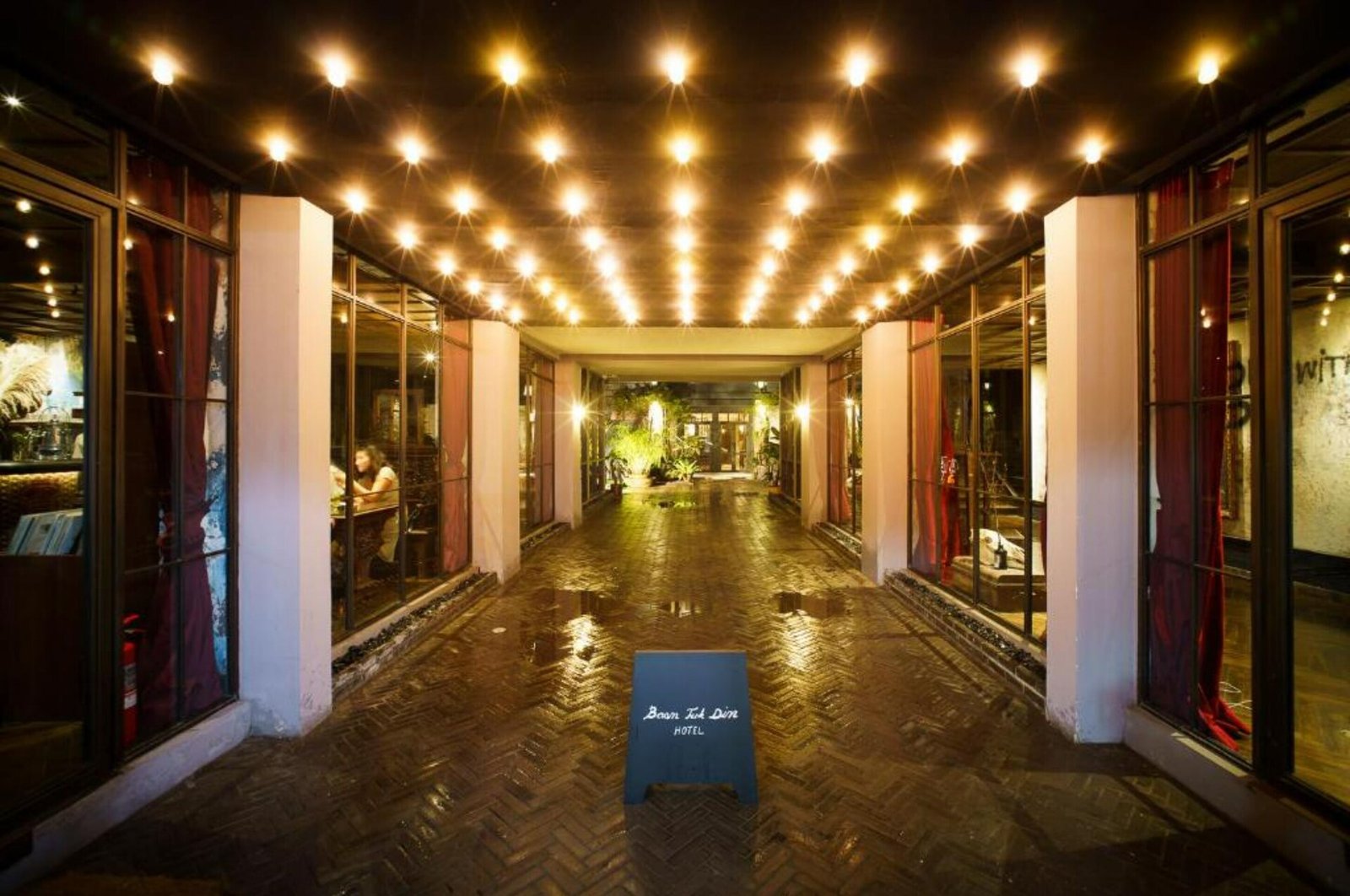 Baan Tuk Din Hotel — vibe