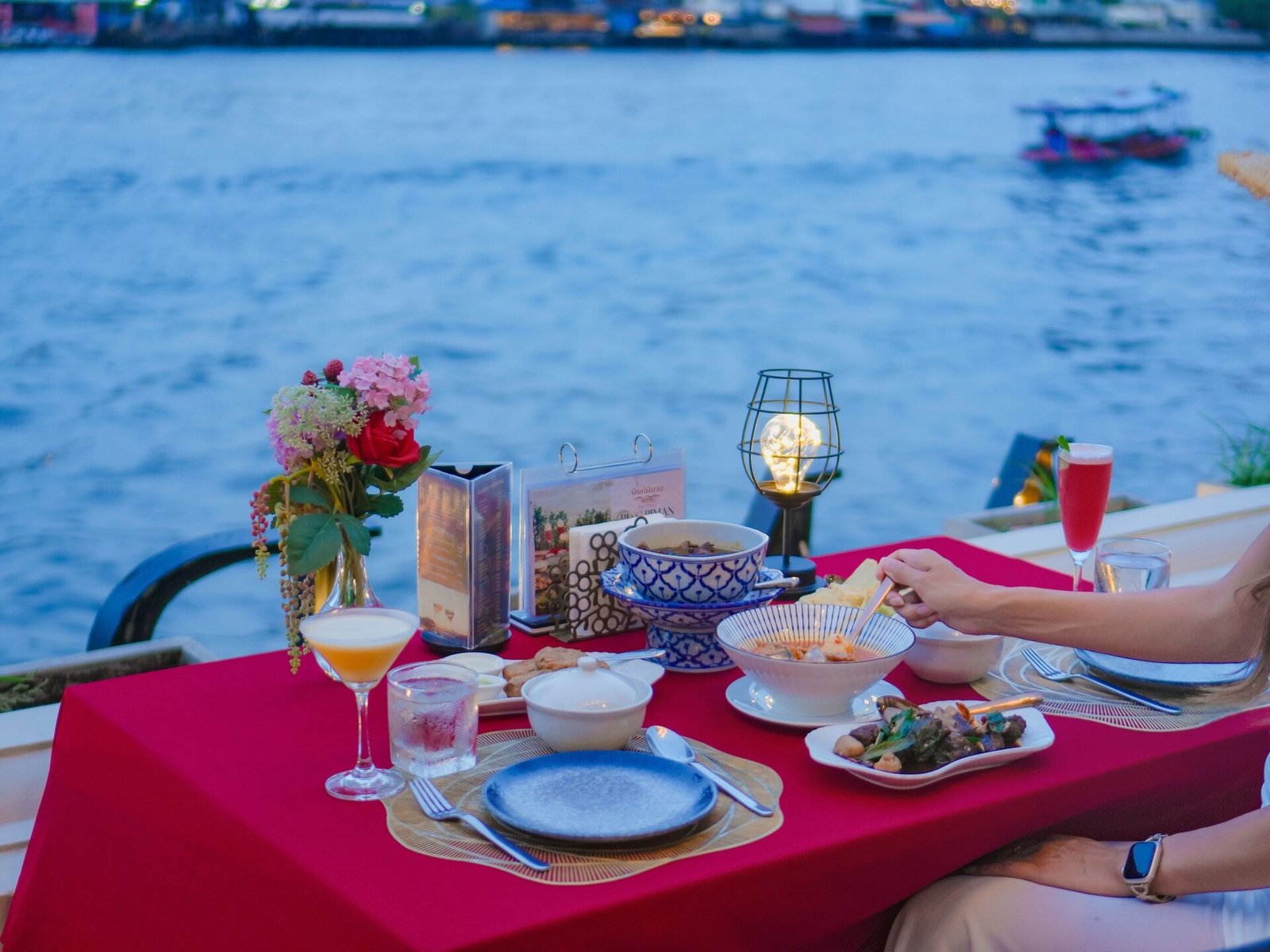 Amdaeng Bangkok Riverside Hotel — eat & drink