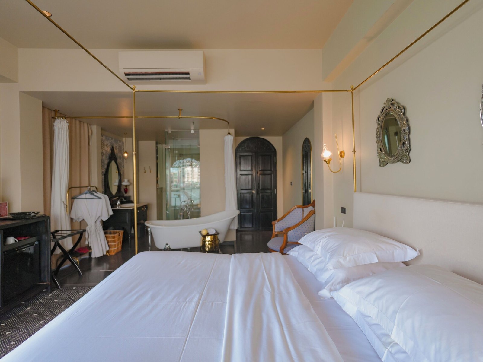 Amdaeng Bangkok Riverside Hotel — rooms