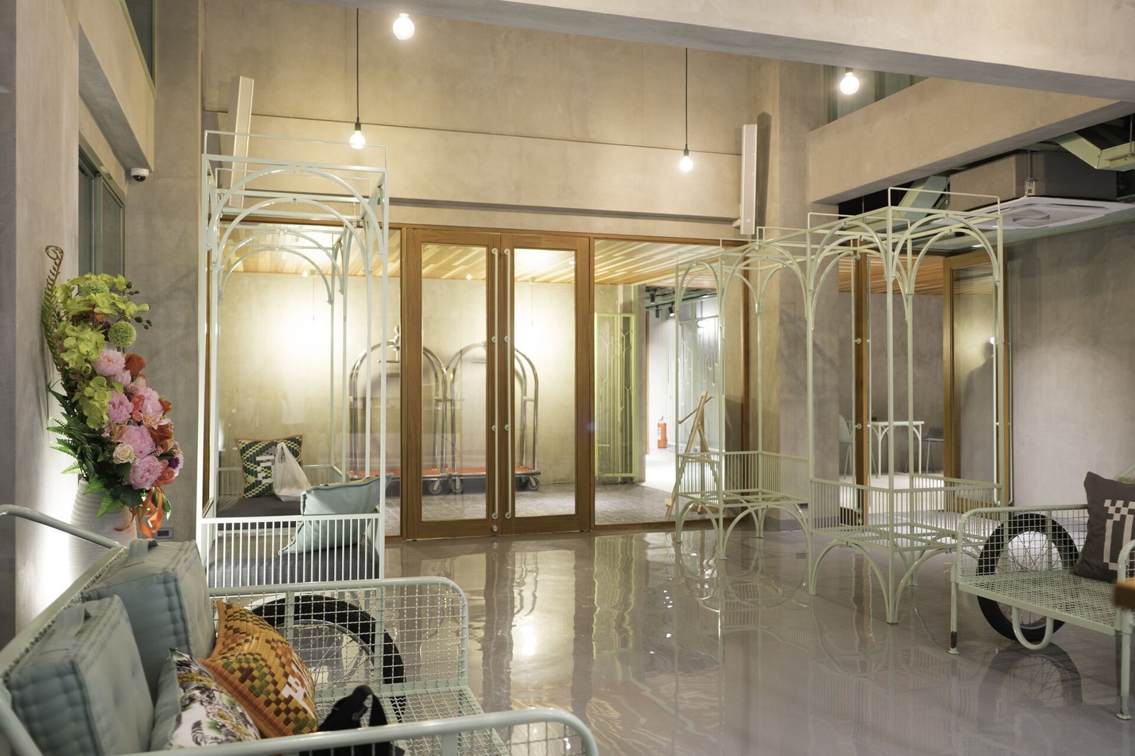 Samsen Street Hotel — vibe