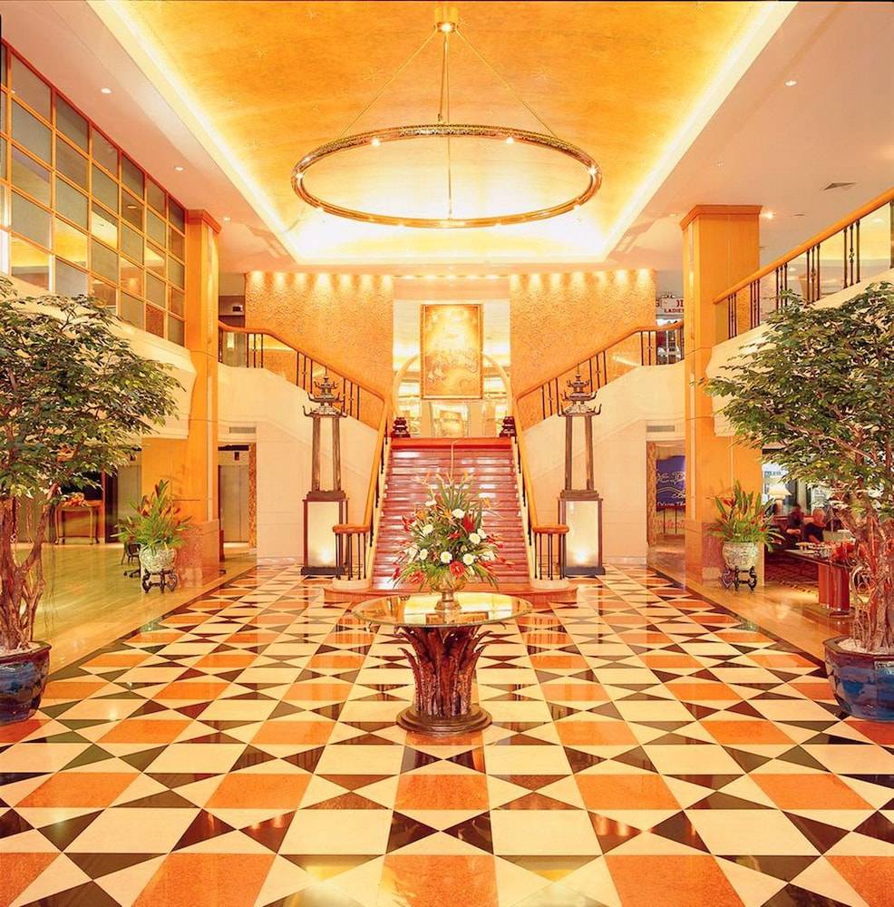 Josh Hotel — vibe