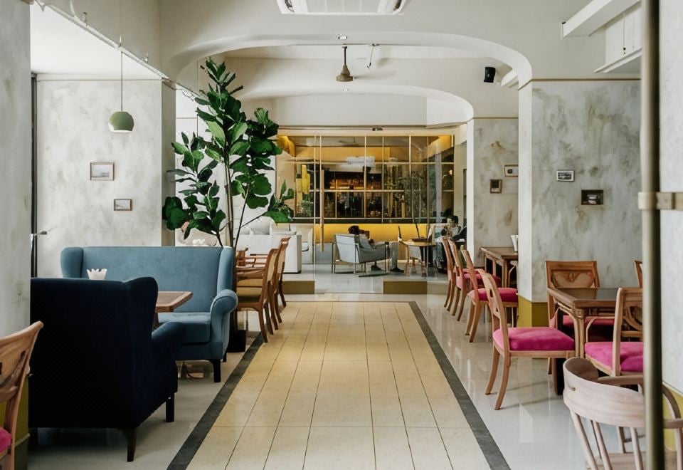Josh Hotel — eat & drink