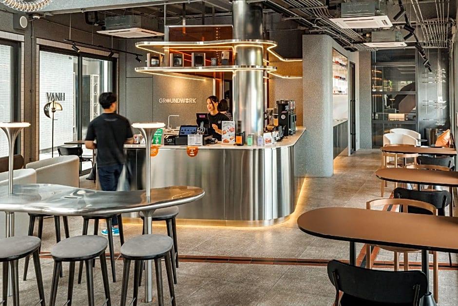 YANH Ratchawat Hotel — eat & drink