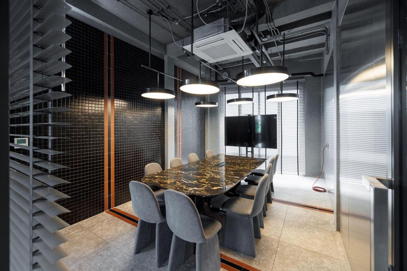 YANH Ratchawat Hotel — eat & drink
