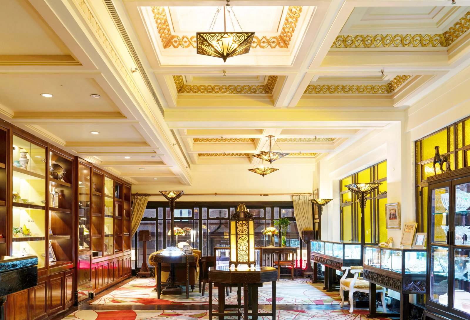 Fairmont Peace Hotel — vibe