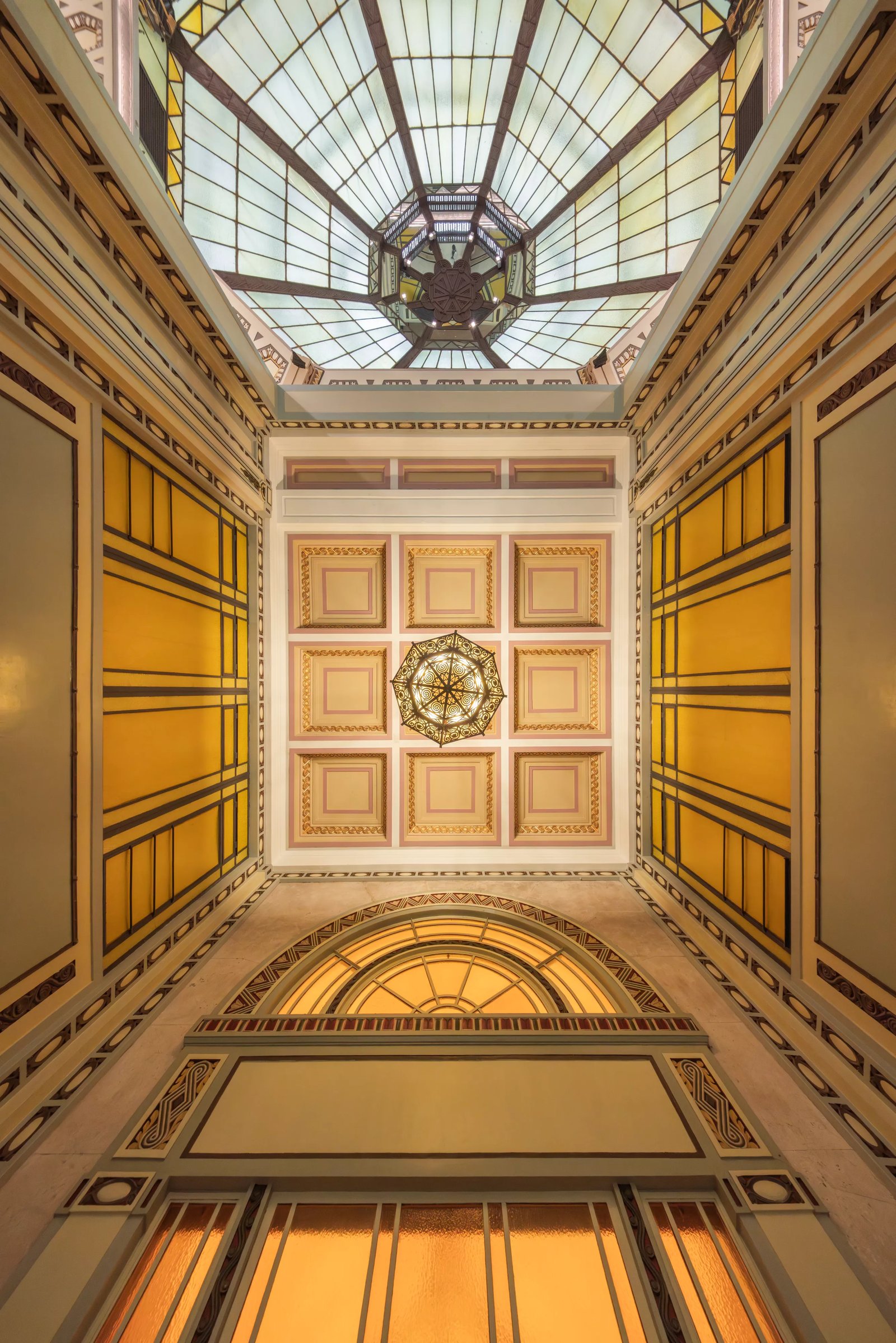Fairmont Peace Hotel — vibe