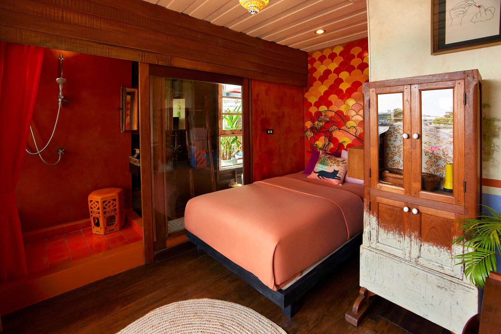 Loy La Long Hotel — rooms
