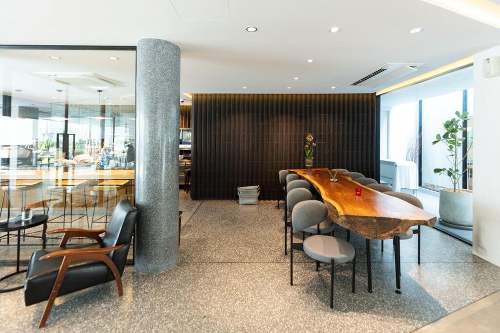 Reno Hotel Bangkok — eat & drink