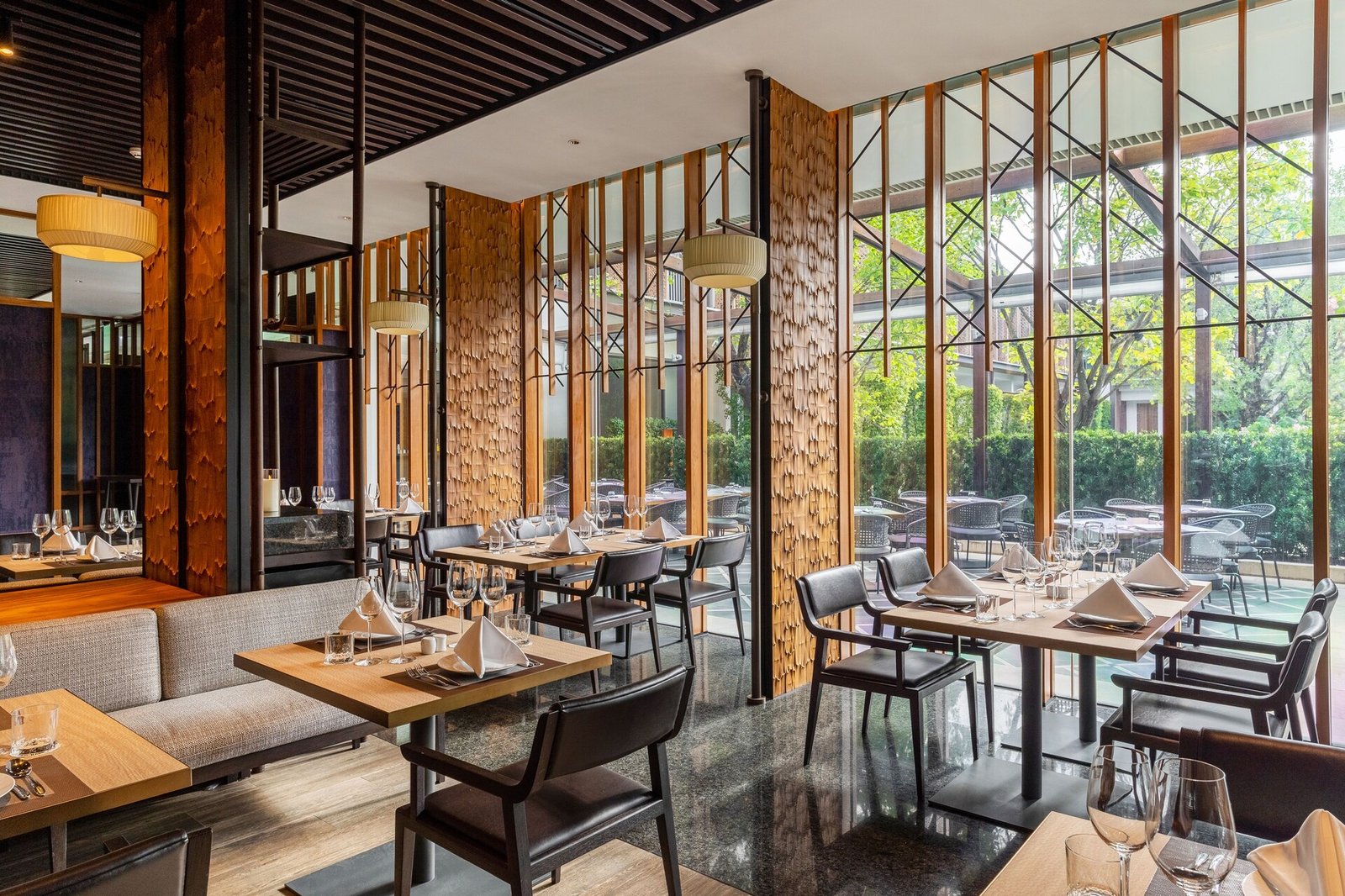 Villa Deva Resort and Hotel Bangkok — eat & drink