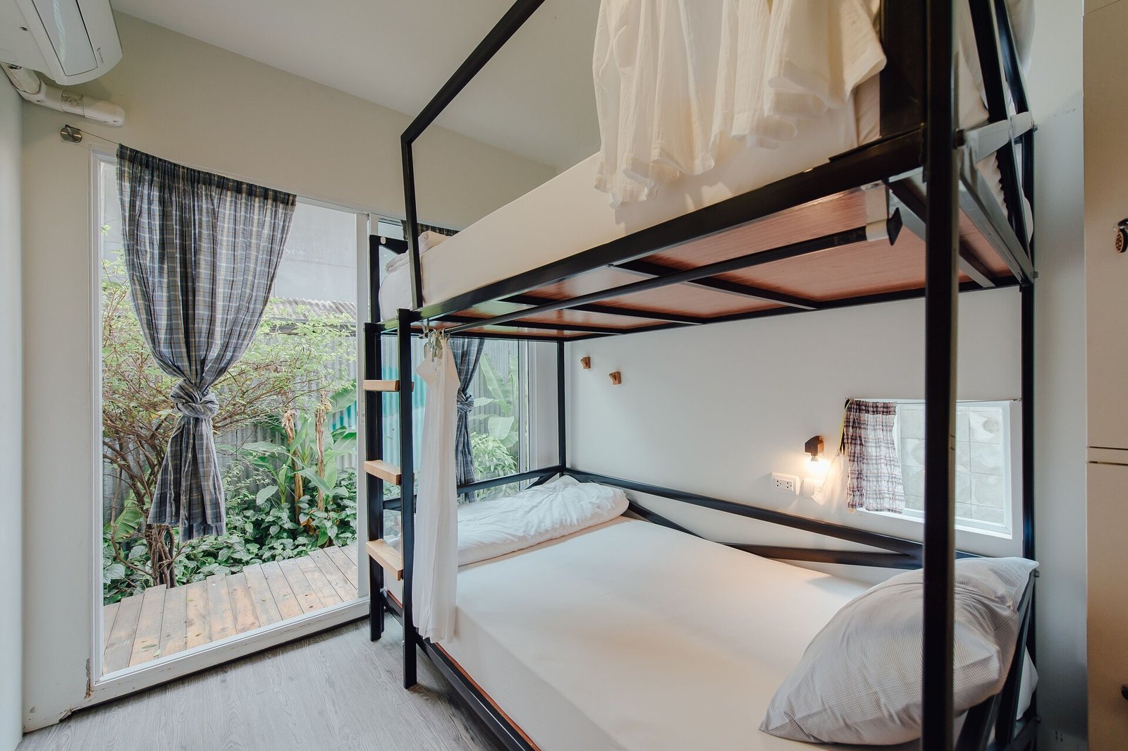 The Yard Hostel Bangkok — rooms