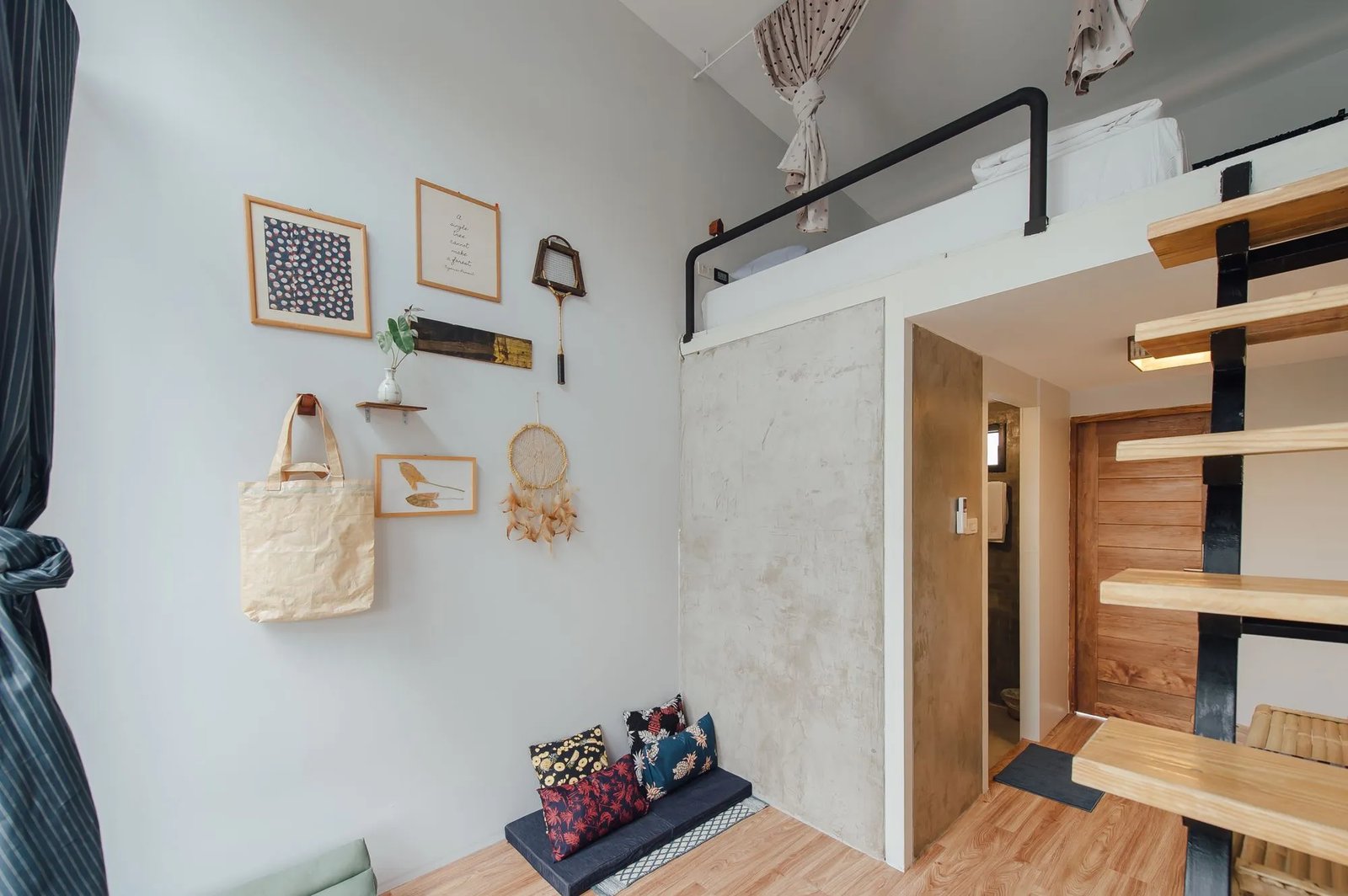 The Yard Hostel Bangkok — eat & drink