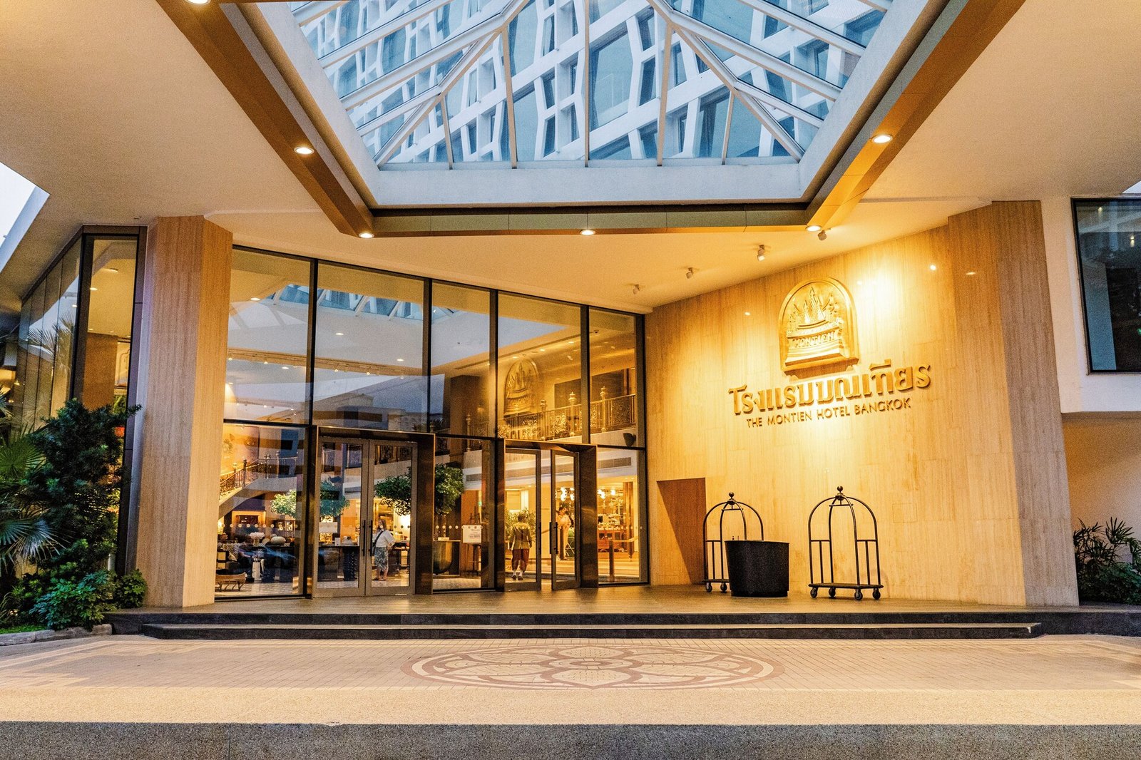 Montien Hotel Surawong Bangkok — backstory