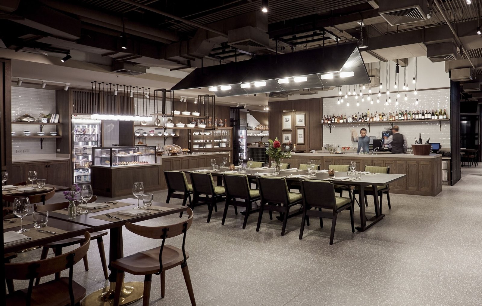 Montien Hotel Surawong Bangkok — eat & drink