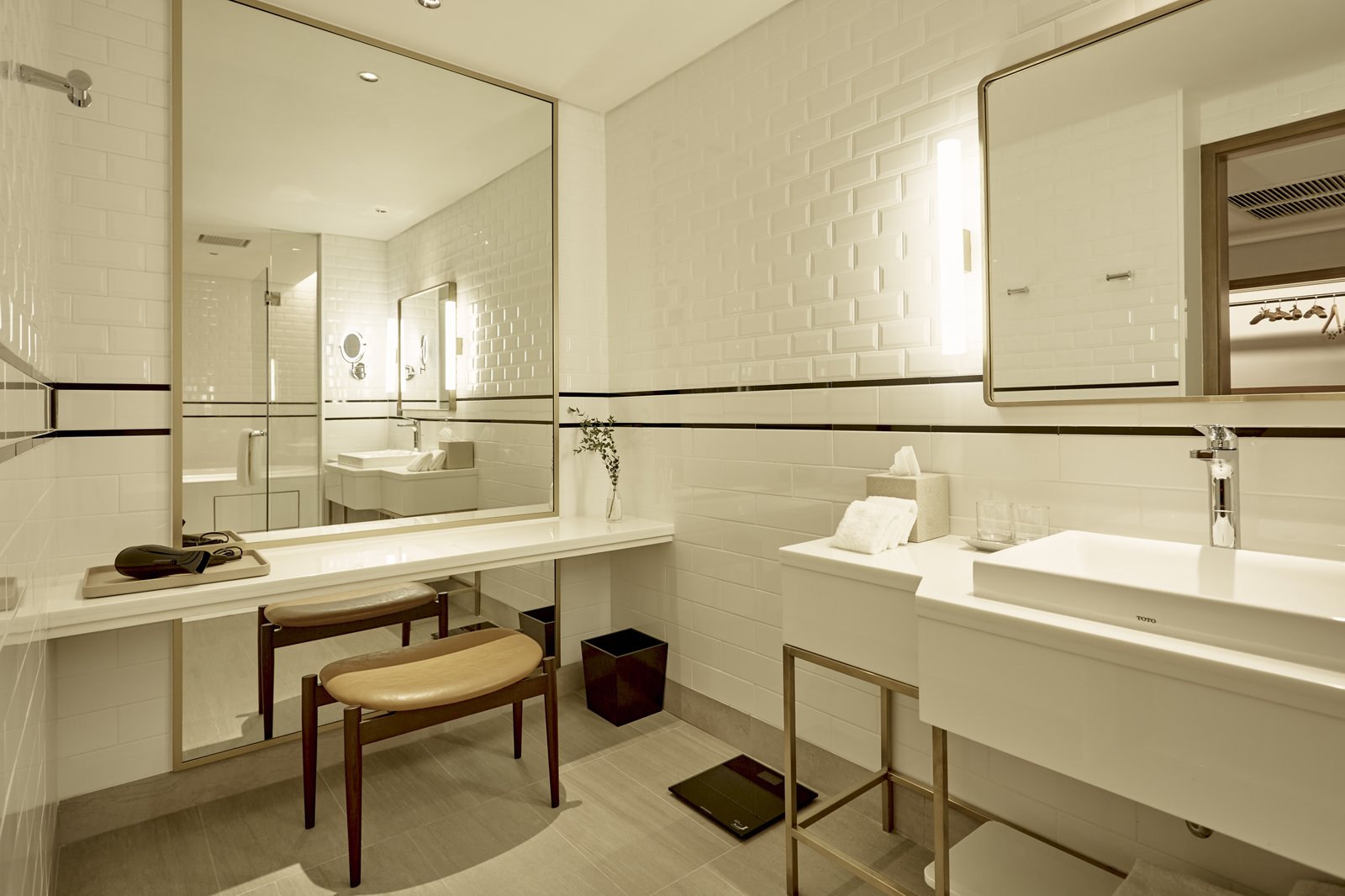 Montien Hotel Surawong Bangkok — rooms