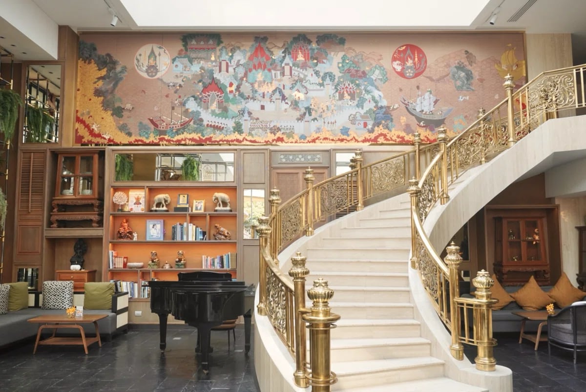 Montien Hotel Surawong Bangkok — vibe