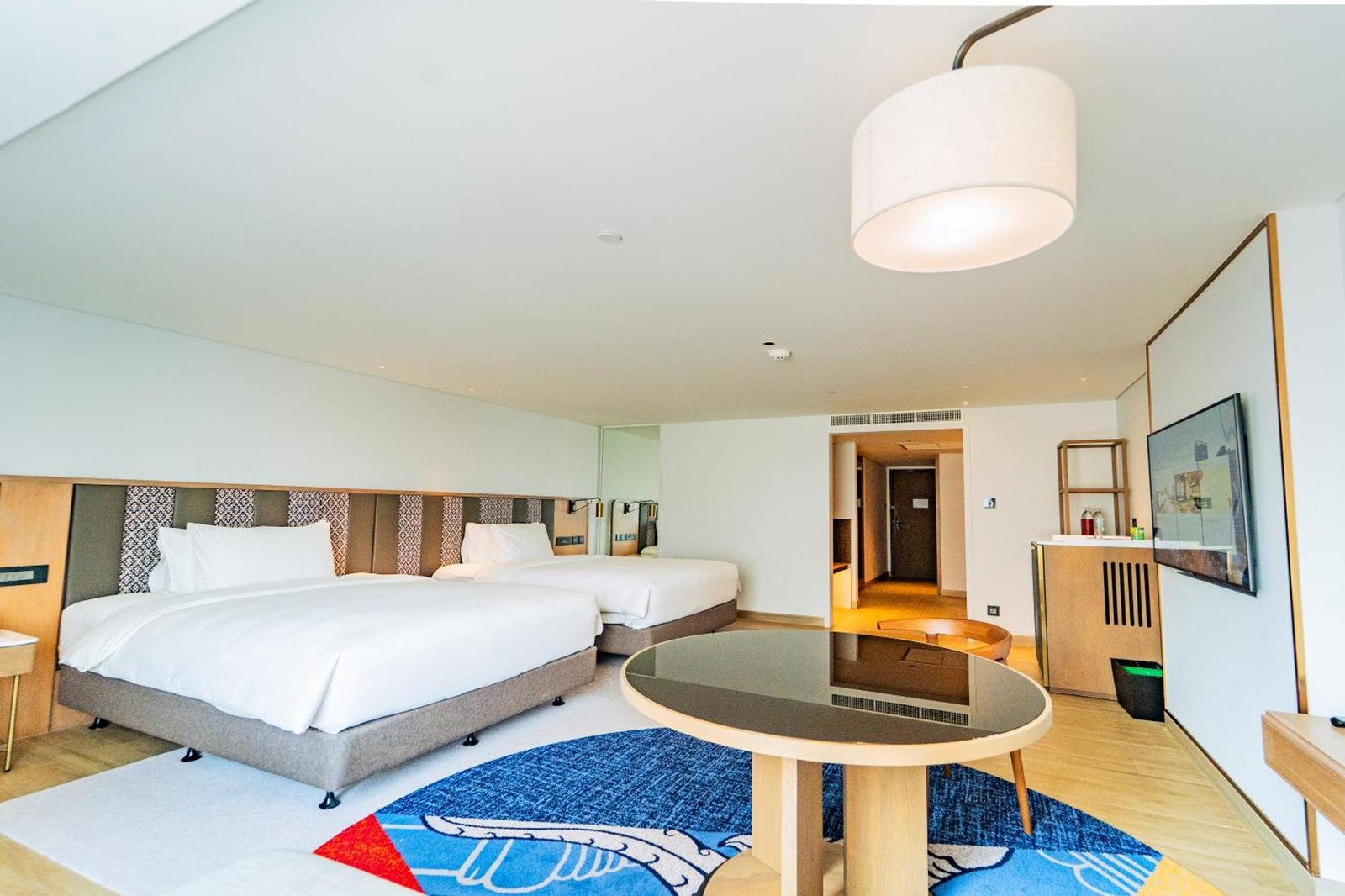 Montien Hotel Surawong Bangkok — rooms
