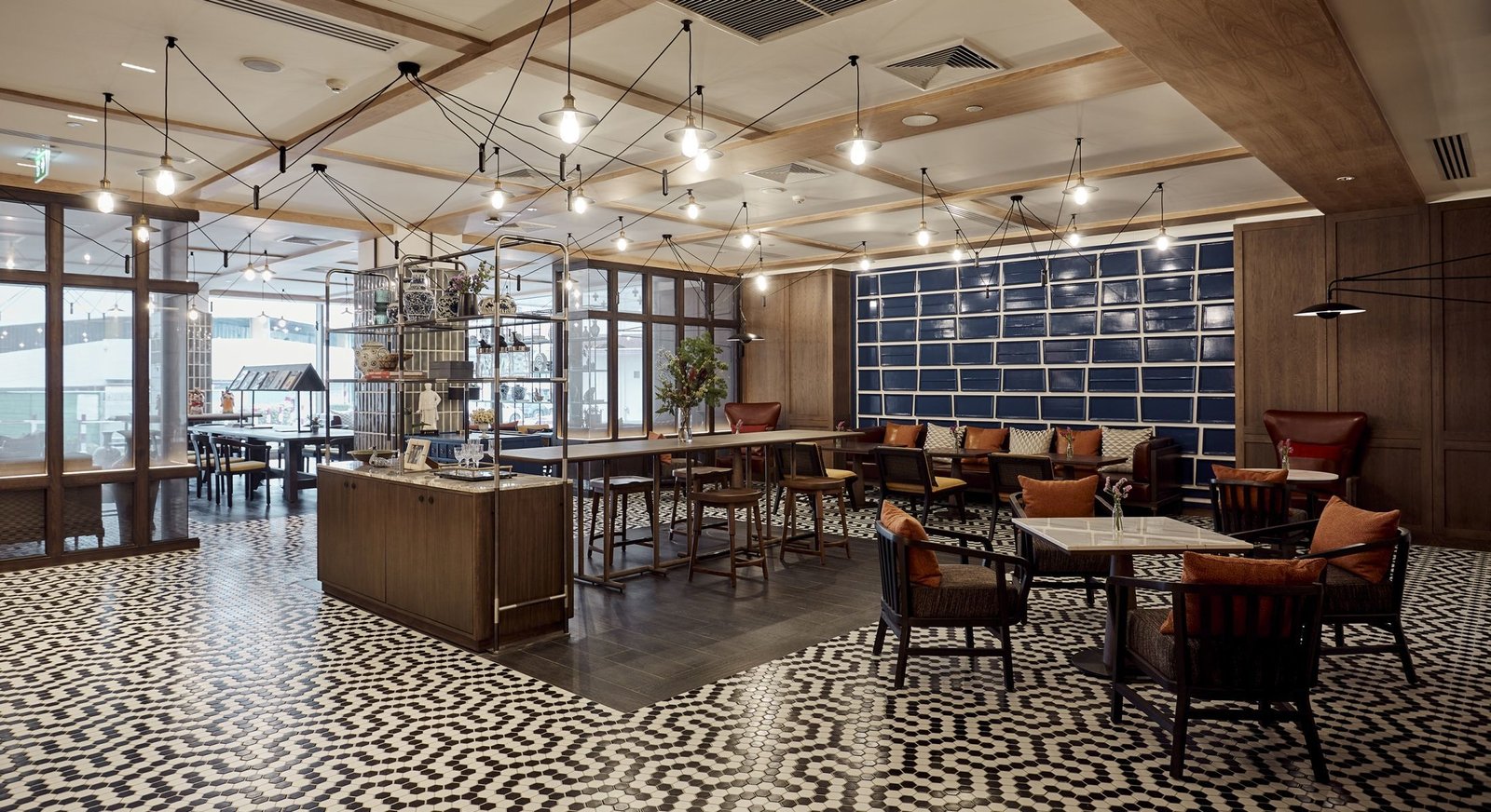 Montien Hotel Surawong Bangkok, ruenton restaurant