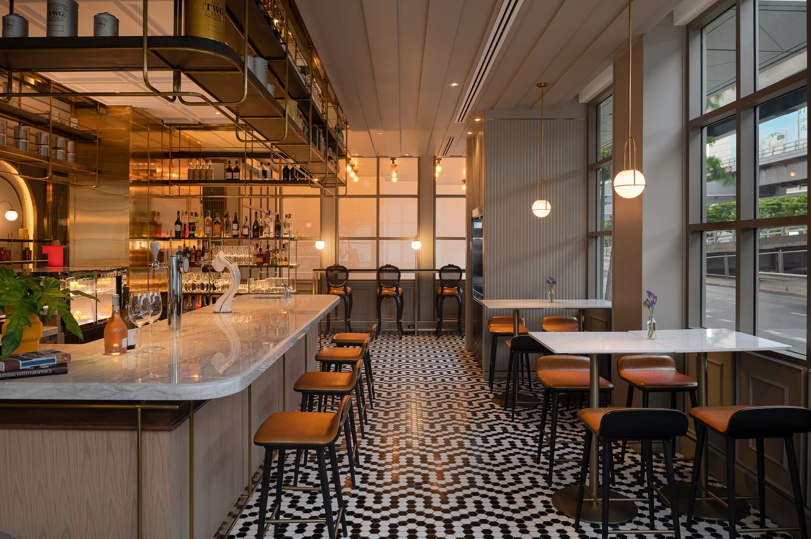 Montien Hotel Surawong Bangkok — eat & drink