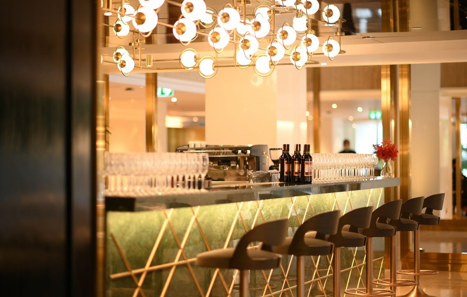 Montien Hotel Surawong Bangkok — eat & drink