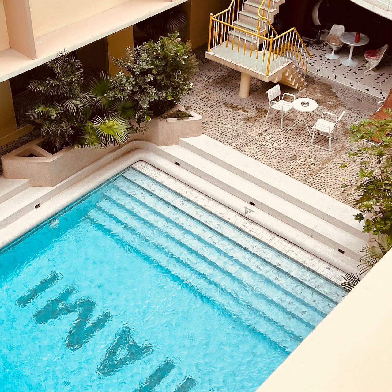 Miami Hotel, the pool