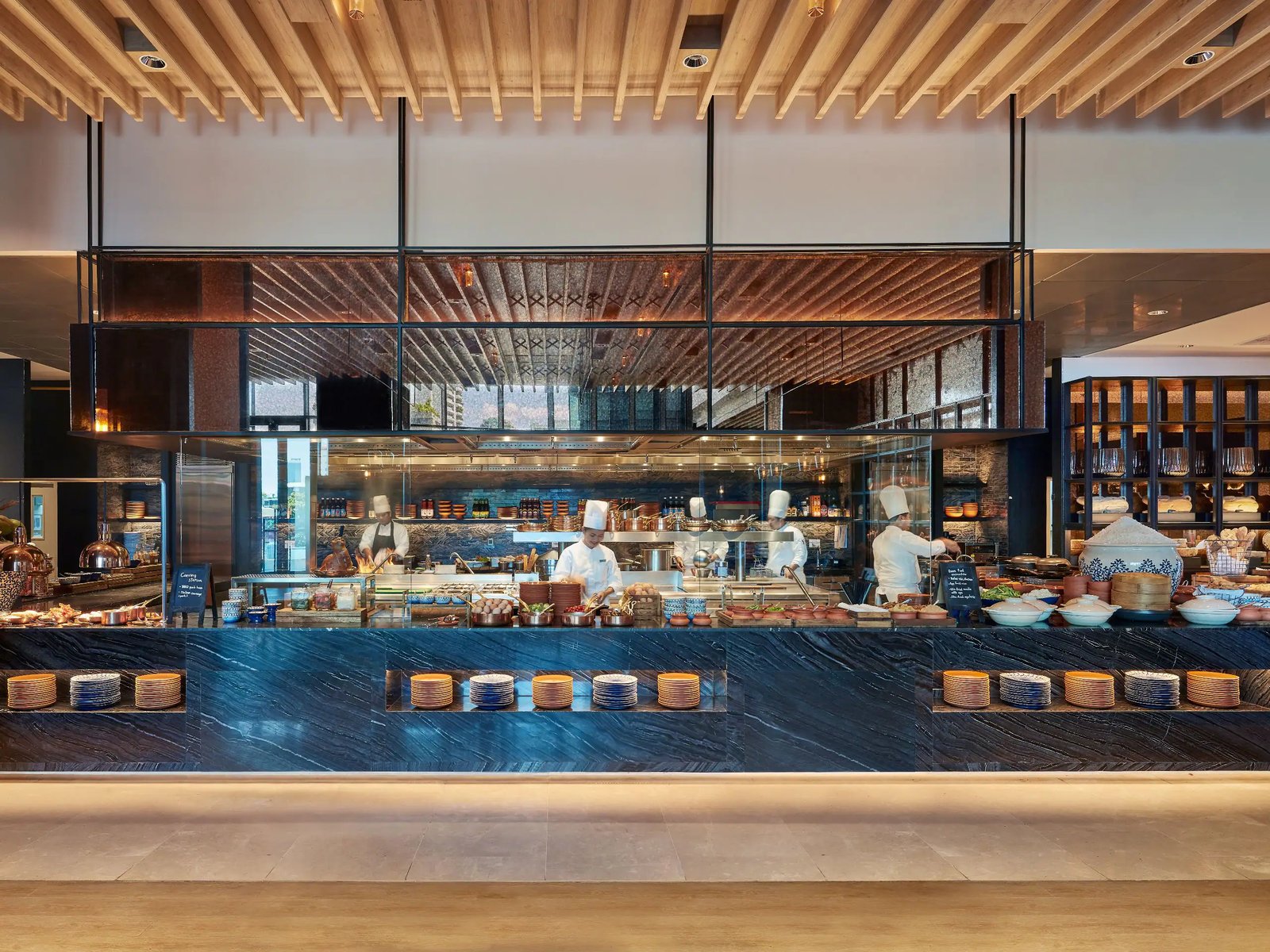 Hyatt Regency Bangkok Sukhumvit, market café